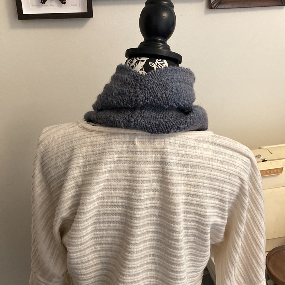Handmade wool cowl - Picture 2 of 3